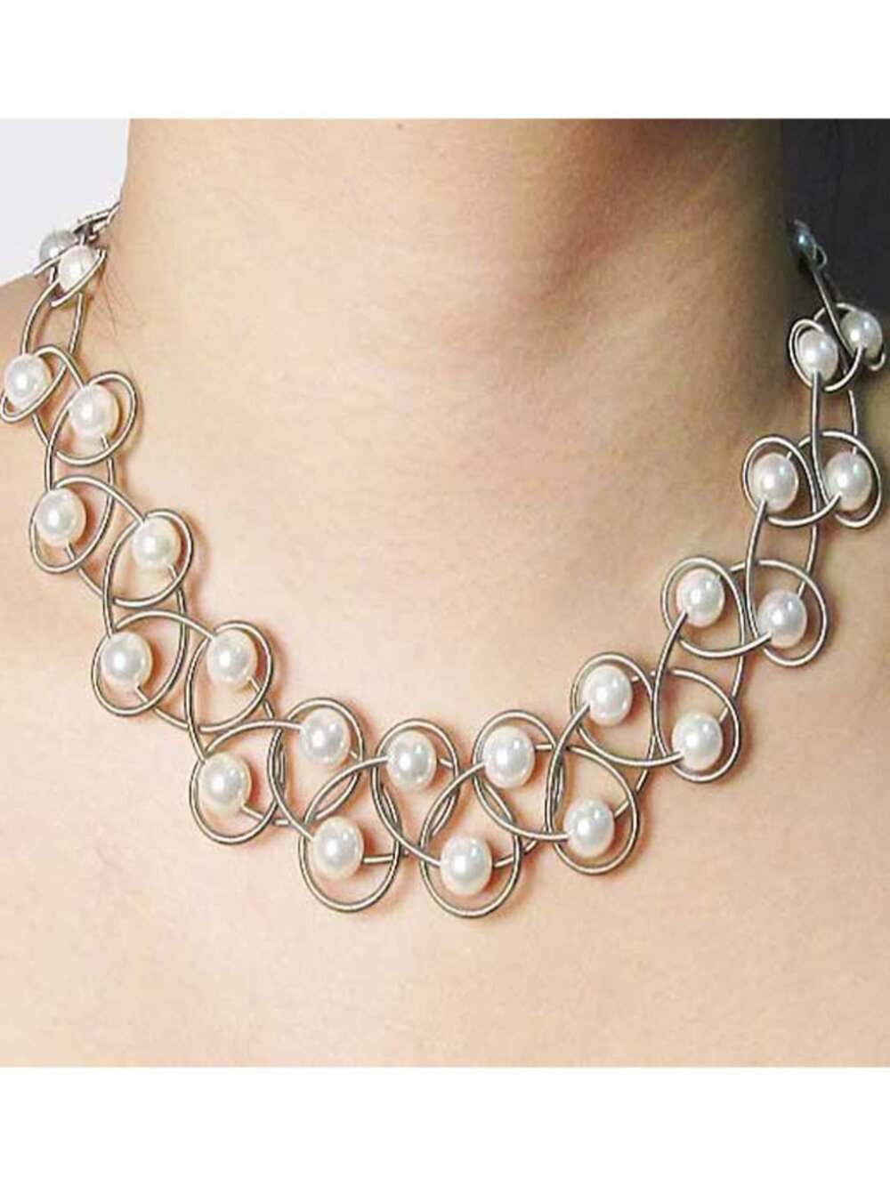 Tigerstars Lustrous White Mother Of Pearl Silver Piano Wire Necklace